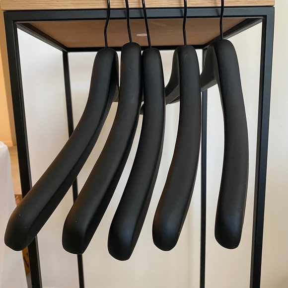 17” Anti Slip Hangers - Picture 2 of 3